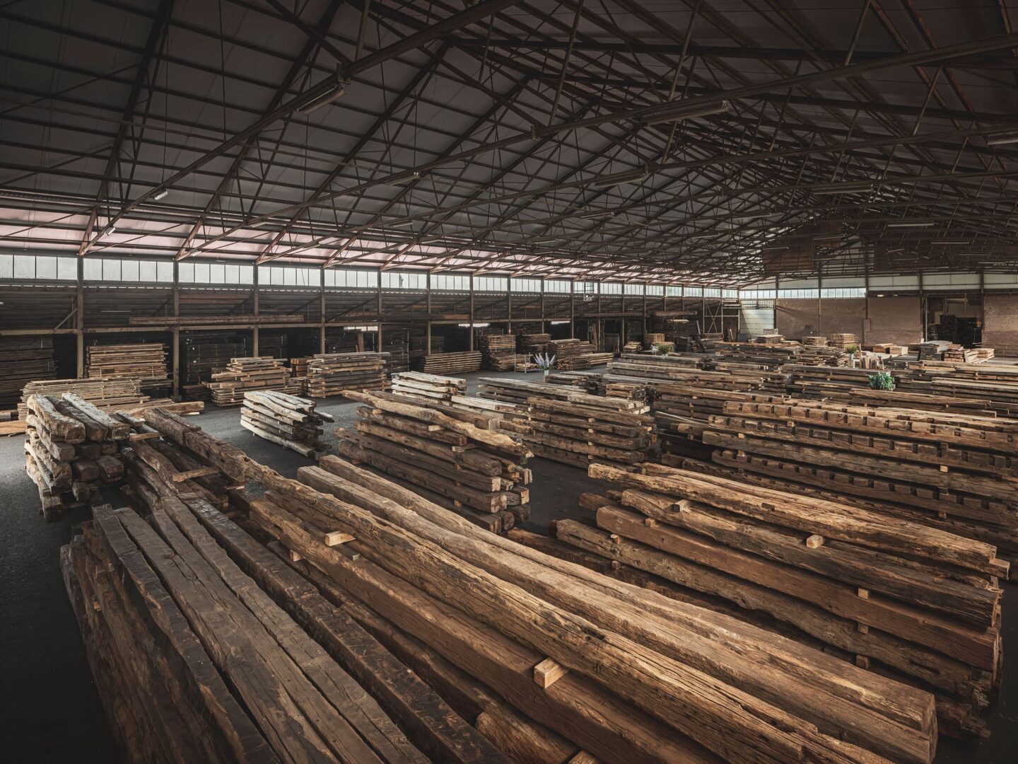 carousel image de oude fabriekshal van frank pouwer oud hout