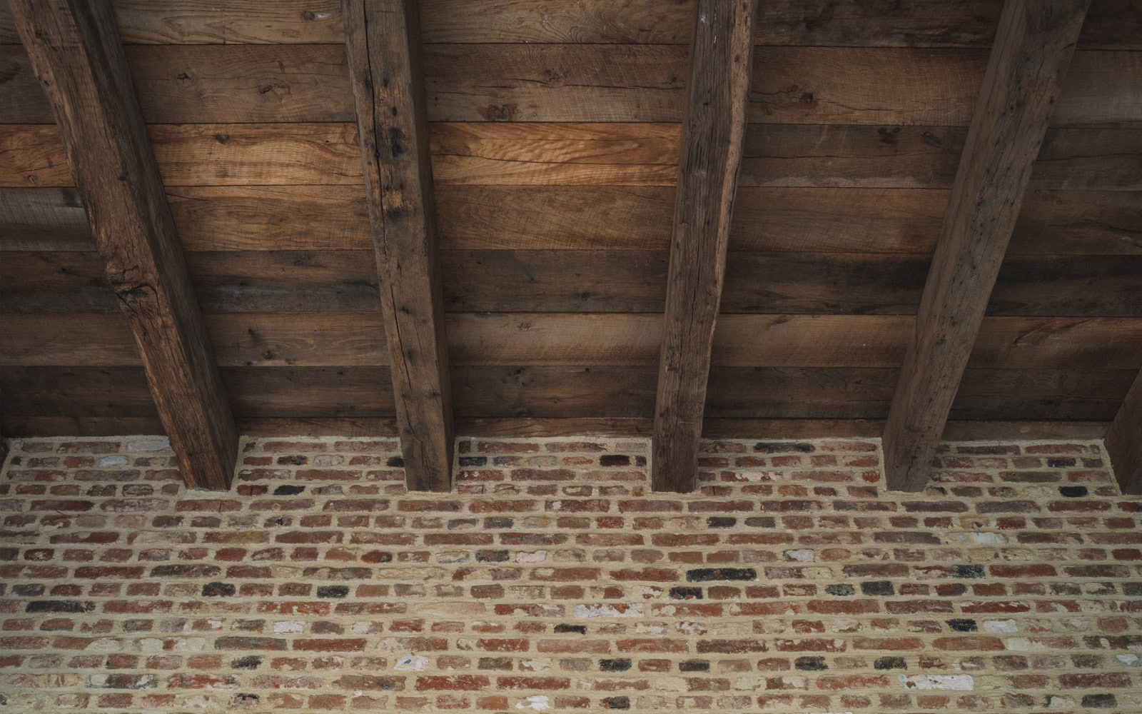 thumbnail image Roof structure with reclaimed oak joists (Frank Pouwer)